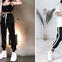 Giày Sneaker Đi Với Vest Nữ Có Được Không